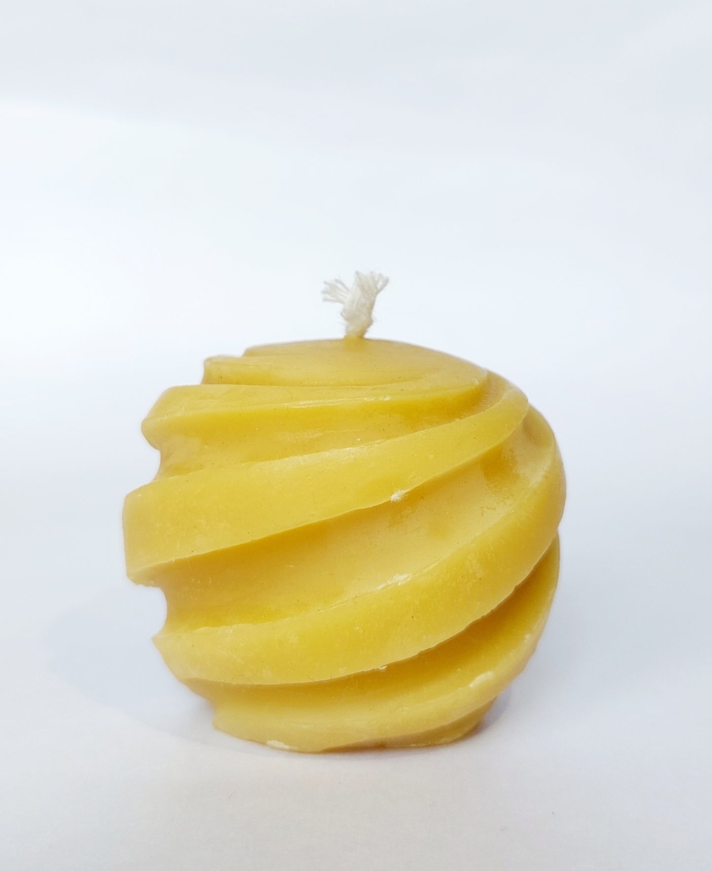 Round spiral candle